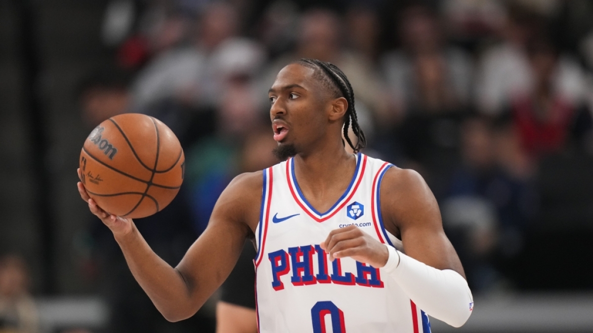 Tyrese Maxey von den Philadelphia 76ers h&auml;lt den Ball, am 02.02.2026. (Symbolbild) (Foto)