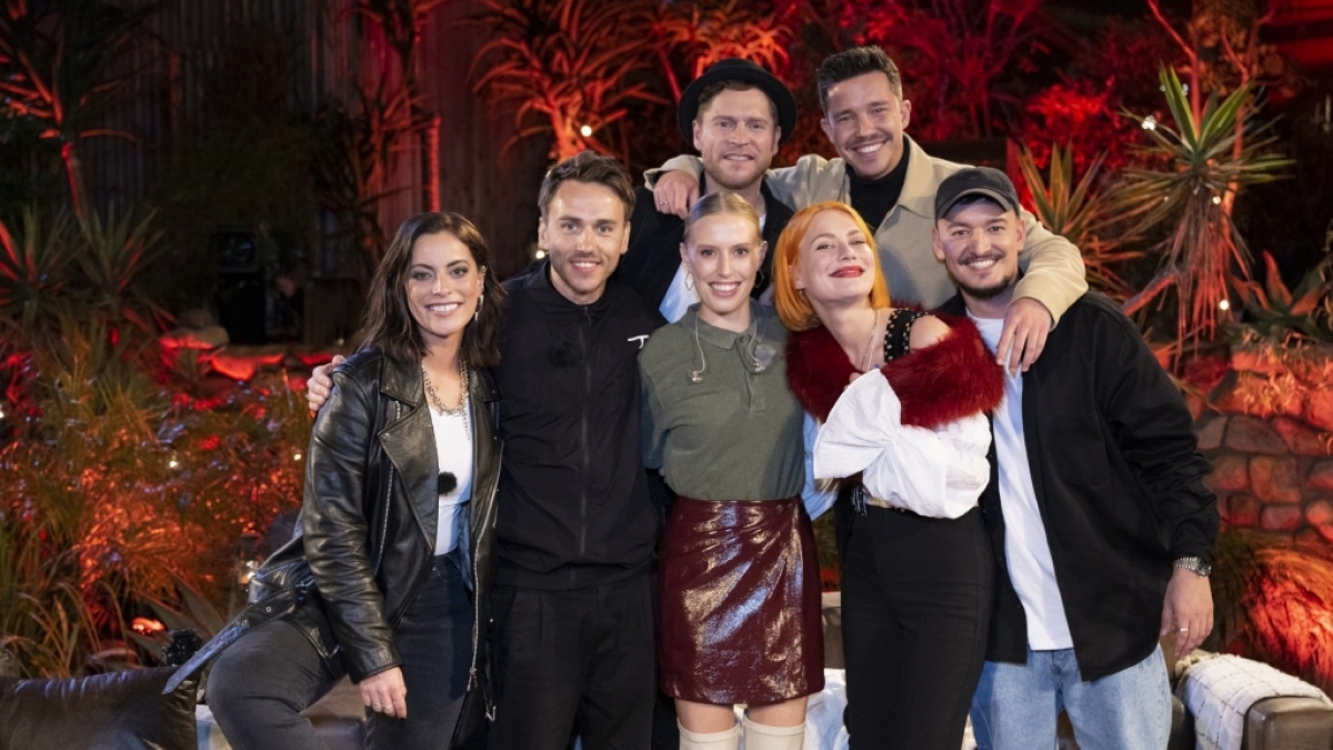 Die Stars der diesj&auml;hrigen "Sing meinen Song"-Staffel: Stefanie Klo&szlig;, Clueso, LEA, Johannes Oerding, Nico Santos, Alli Neumann und Montez. (Foto)