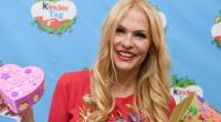 Sonya Kraus kommt auf einer 