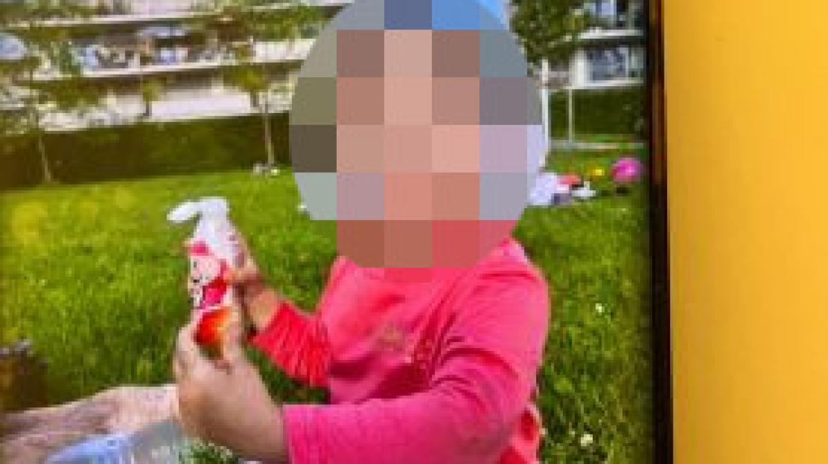 Mit diesem Foto suchte die K&ouml;lner Polizei nach der kleinen Helin. Die Dreij&auml;hrige war seit dem 10. Mai 2024 spurlos verschwunden, ist aber inzwischen wieder aufgetaucht. (Foto)