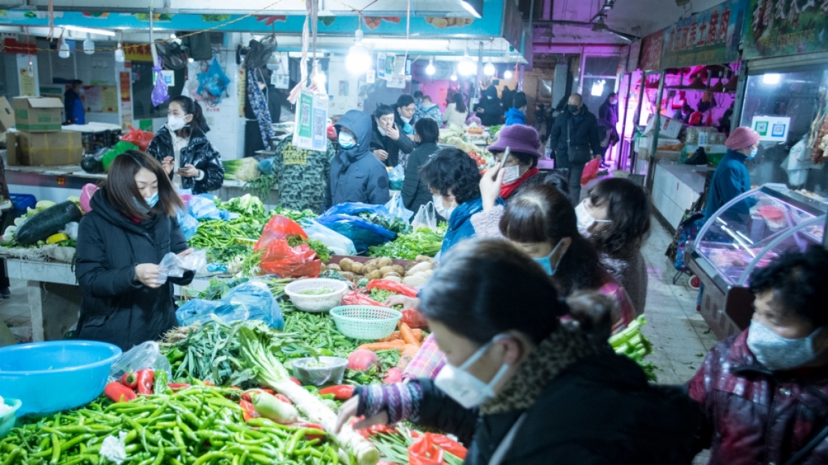Ein Markt im chinesischen Wuhan. Der vermutliche Ursprungsort des neuratigen Coronavirus-Erregers. (Foto)