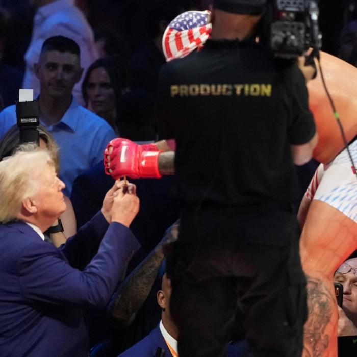 Geheime Worte am UFC-Ring? Lippenleser entschlüsselt Trump