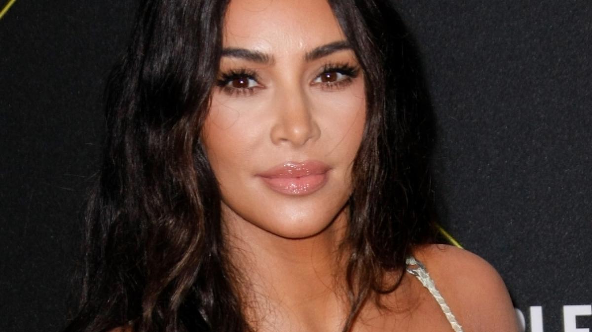 Kim Kardashian l&auml;sst ihre Waffen blitzen. (Foto)