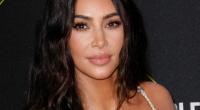 Kim Kardashian lässt ihre Waffen blitzen.