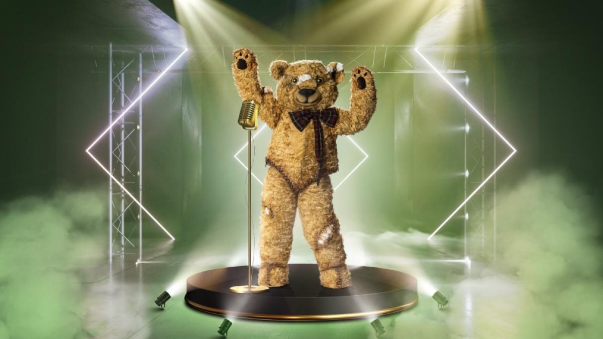 B&uuml;hne frei f&uuml;r den Teddy! Der knuffige B&auml;r geht bei "The Masked Singer" 2021 ins Rennen. (Foto)