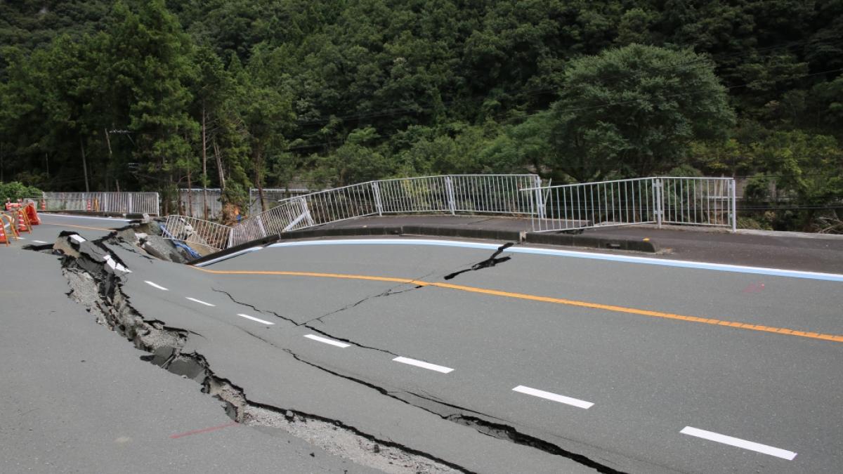 Eingebrochene Stra&szlig;en sind in China keine Seltenheit. (Symbolbild) (Foto)