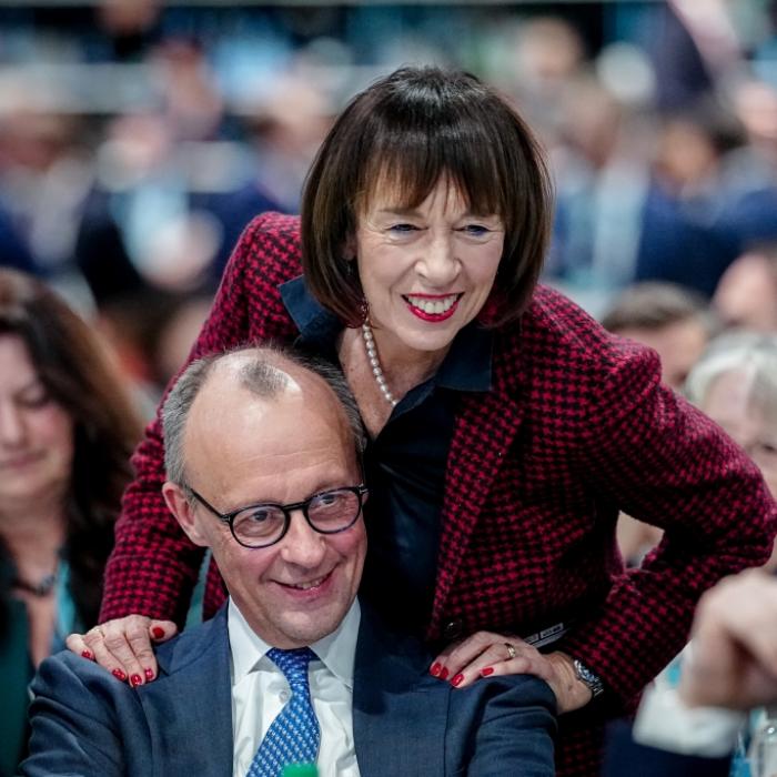 Hingucker beim Nato-Gipfel - mit ihrem Kleid stahl die Kanzlerfrau allen die Show