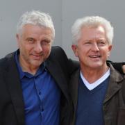 Die Schauspieler Udo Wachtveitl (als Kommissar Leitmayr, l) und Miroslav Nemec (als Kommissar Batic) posieren bei Dreharbeiten zum Tatort.
