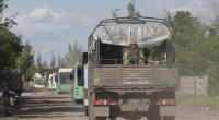 Fahrzeuge mit Angehörigen der ukrainischen Streitkräfte verlassen Mariupol Ende Mai.