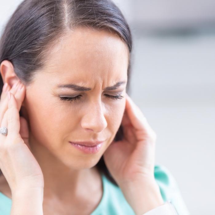 Neues Covid-Symptom! Corona-Patienten klagen über Tinnitus