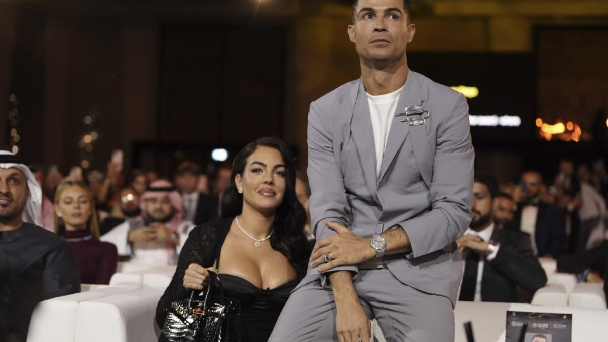 Im Sommer 2025 stellte Cristiano Ronaldo seiner Freundin Georgina Rodriguez die Frage aller Fragen - seitdem sind das Model und CR7 offiziell verlobt. (Foto)