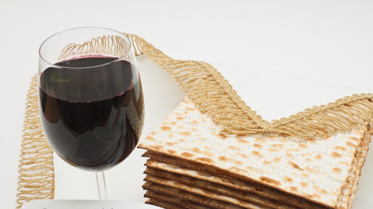 Unges&auml;uertes Brot, auch Mazza genannt, geh&ouml;rt zum j&uuml;dischen Pessach-Fest unbedingt dazu. (Foto)
