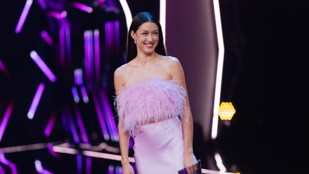 Rebecca Mir begeistert Fans auf Instagram mit ihren Beinen. (Foto)