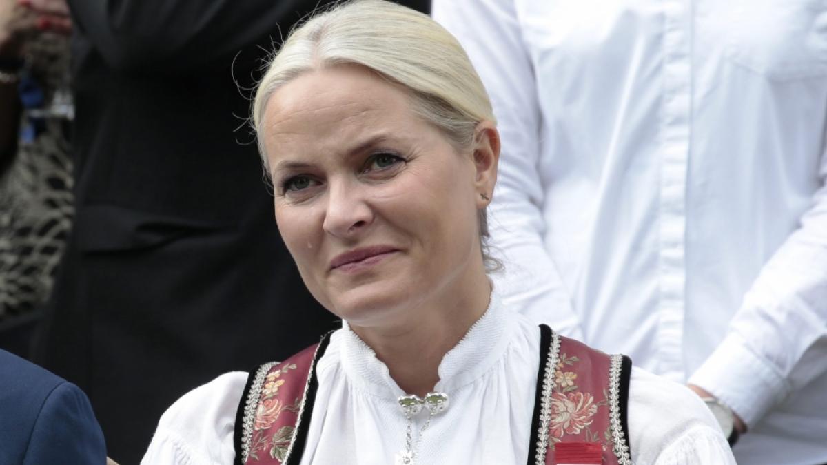 Schwerer Gang f&uuml;r Prinzessin Mette-Marit: Die norwegische Kronprinzessin trug die Aktivistin und Autoren Kim Friele, die im Alter von 86 Jahren gestorben war, zu Grabe. (Foto)