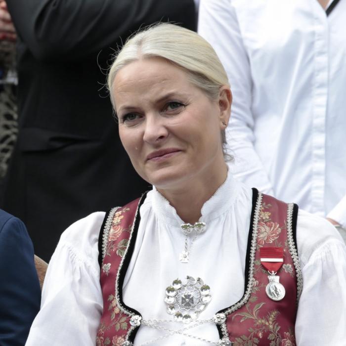 Kronprinzessin in tiefer Trauer! Mette-Marit trug SIE zu Grabe