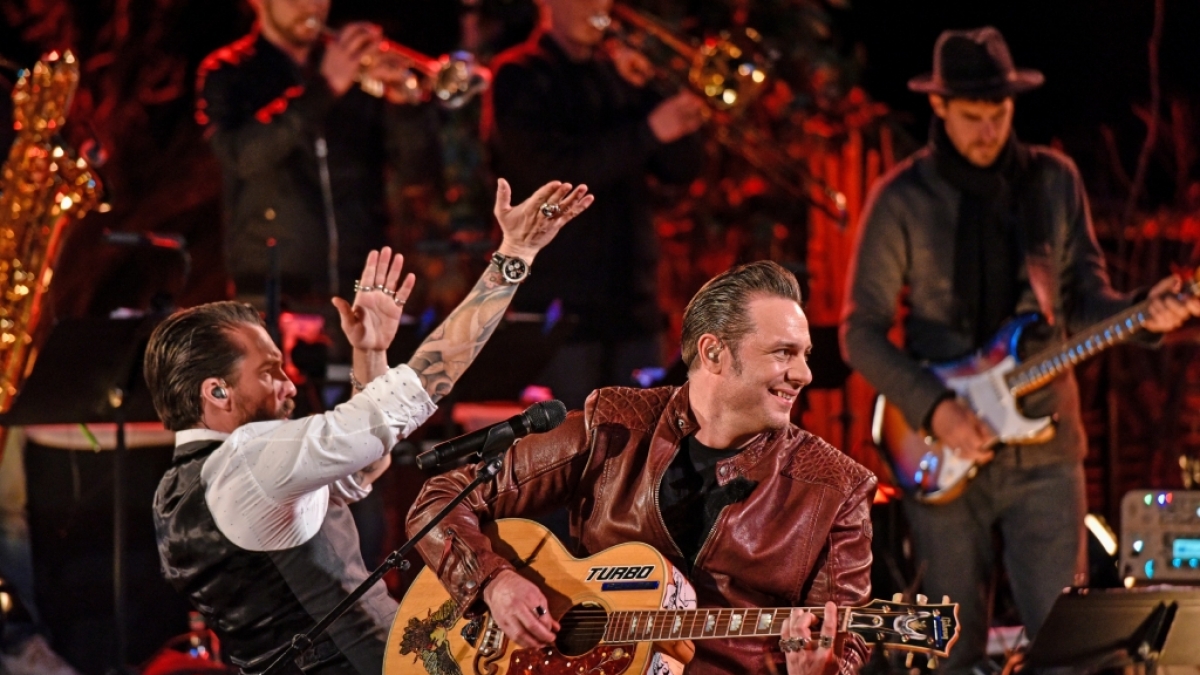 Die K&uuml;nstler von "Sing meinen Song" sind der Einladung von Sascha Vollmer und Alec V&ouml;lkel von "The BossHoss" nach S&uuml;dafrika gefolgt und haben ihre zahlreichen Hits im Gep&auml;ck. (Foto)