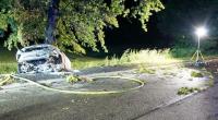 Bei einem Unfall im Enzkreis sind zwei Menschen in einem Auto tödlich verunglückt.