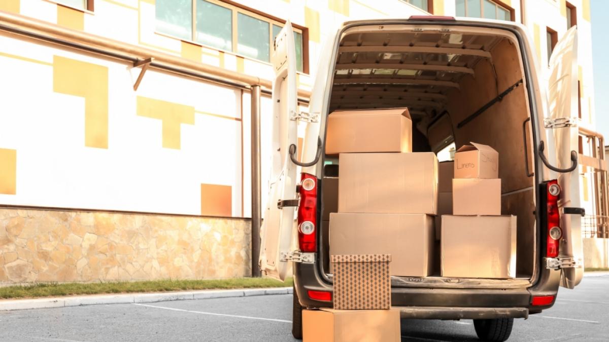 Ein Paketlieferant in England lockte eine junge Frau in seinen Van, um sie brutal zu vergewaltigen. (Foto)