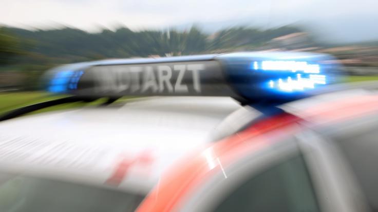 In der Silvesternacht mussten zahlreiche Menschen notärztlich behandelt werden (Symbolfoto).
