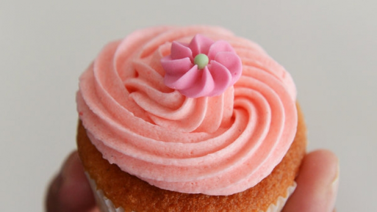 Eine 16-jährige Schülerin wehrt sich mit vermeintlich leckeren Cupcakes für jahrelanges Mobbing an ihren Mitschülern. Die Geheimzutat: Sperma.