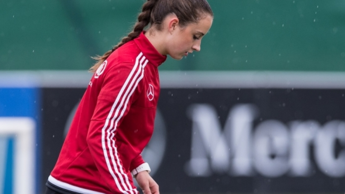 Sara D&auml;britz beim Training in Vorbereitung auf das Test-Spiel der DFB-Damen gegen die Schweiz. (Foto)