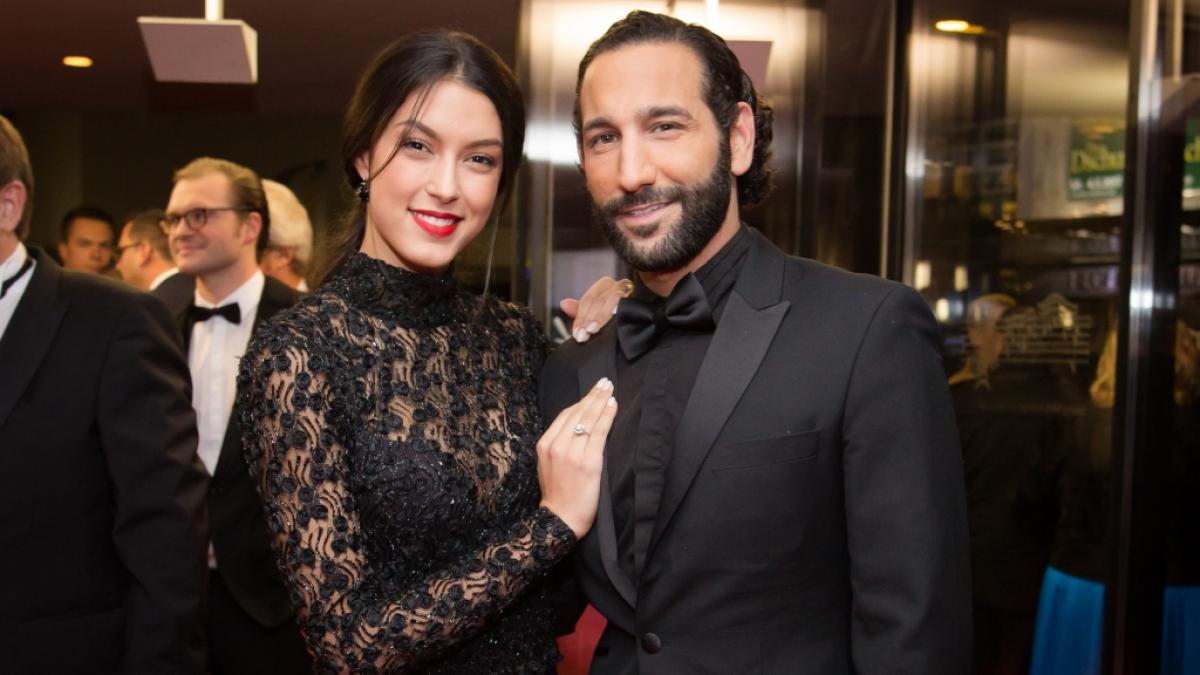 Rebecca Mir und Massimo Sinat&oacute; lie&szlig;en auf Instagram die Babybombe platzen. (Foto)