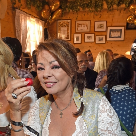 80er-Jahre-Star Sandra ist immer noch DICK im Geschäft