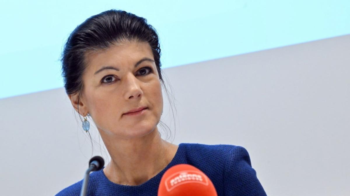 Sahra Wagenknecht st&uuml;rzt mit ihrer Partei in einer neuen Wahlumfrage ab. (Foto)
