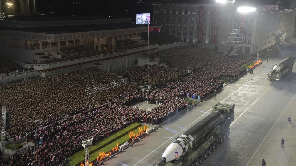 Das von der nordkoreanischen Regierung zur Verf&uuml;gung gestellten Foto zeigt eine neu gebaute Interkontinentalrakete Hwasong-17. (Foto)