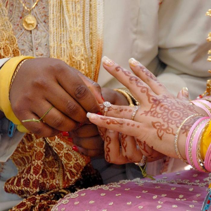 Braut stirbt während Hochzeit - Bräutigam heiratet Schwägerin