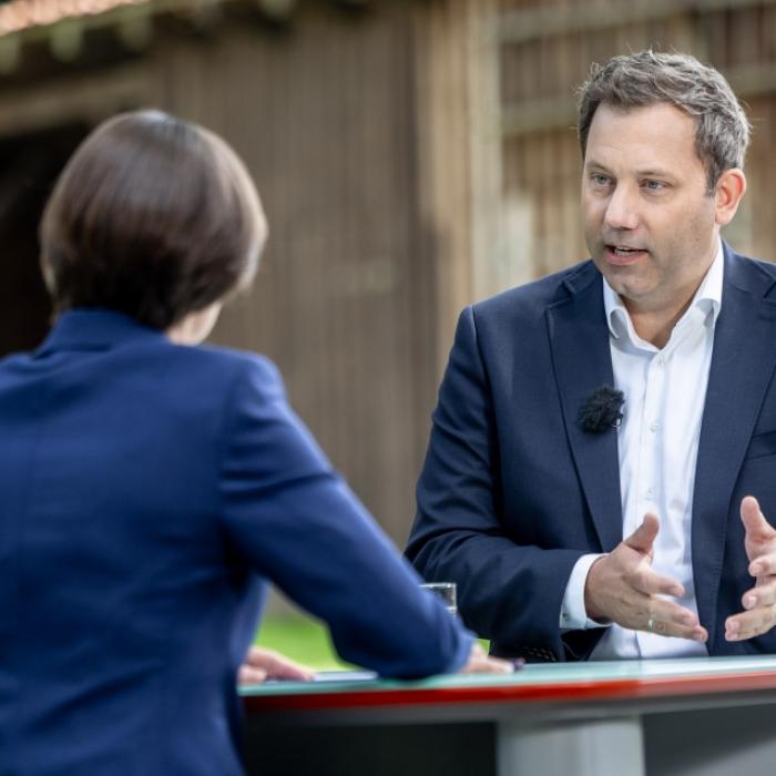 Vizekanzler fordert Steuererhöhungen und legt sich im Sommerinterview mit Söder an