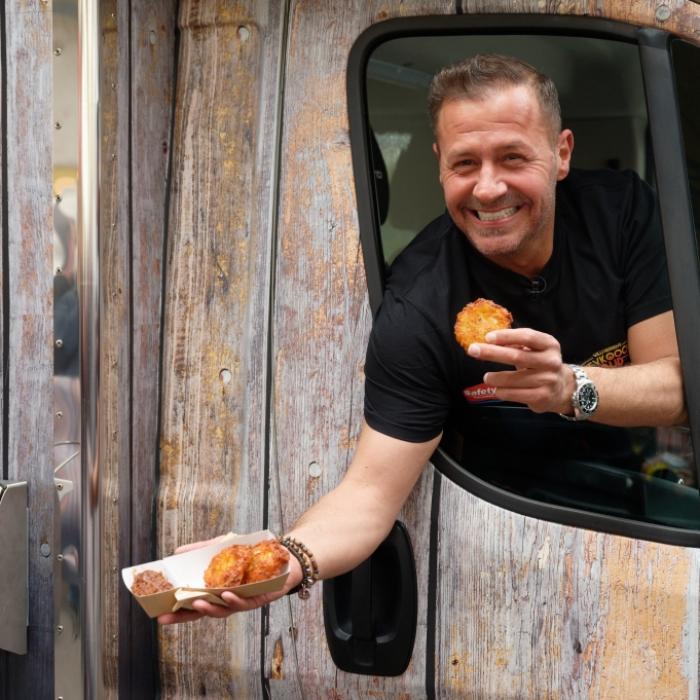 Lebenstraum zerstört! Foodtruck des Entertainers völlig abgebrannt