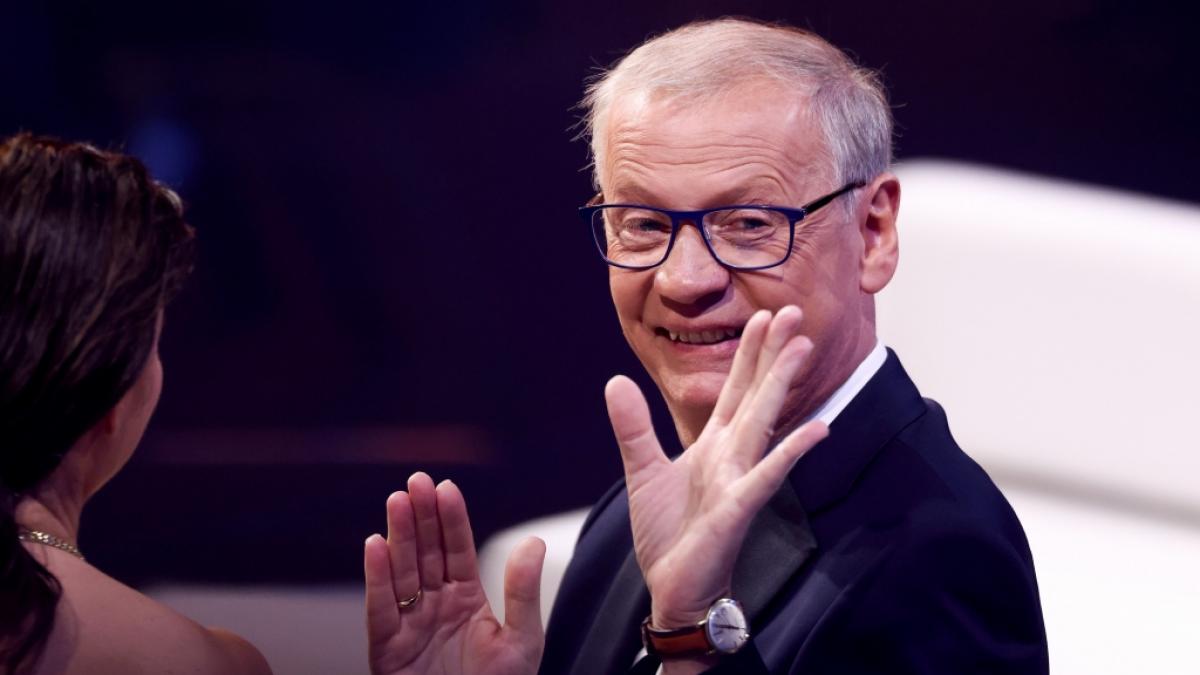 G&uuml;nther Jauch sitzt bei der Verleihung des Deutschen Fernsehpreises im Publikum. (Foto)