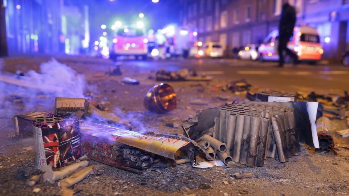 Offiziell darf zu Silvester 2022/23 wieder geb&ouml;llert werden - doch einige St&auml;dte, beispielsweise Berlin, M&uuml;nchen und K&ouml;ln, haben bereits B&ouml;llerverbotszonen zum Jahreswechsel beschlossen. (Foto)