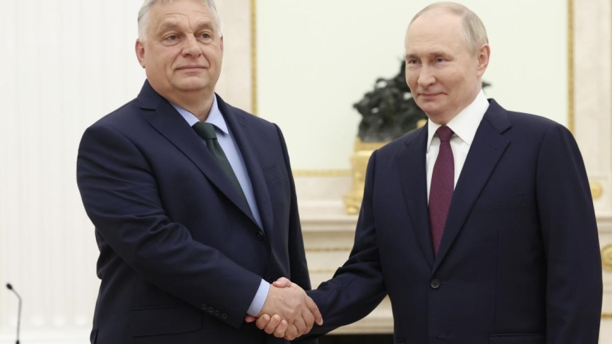 Viktor Orban (links), Ministerpr&auml;sident von Ungarn, hat Wladimir Putin, Pr&auml;sident von Russland, getroffen. (Foto)