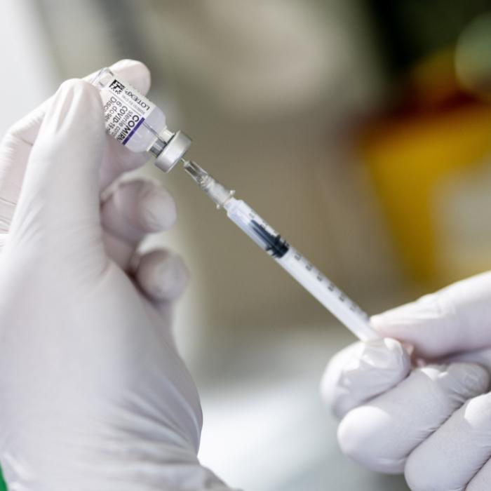 Weil er gegen Corona impfte! Geisteskranker Impfgegner erschießt Apotheker-Bruder
