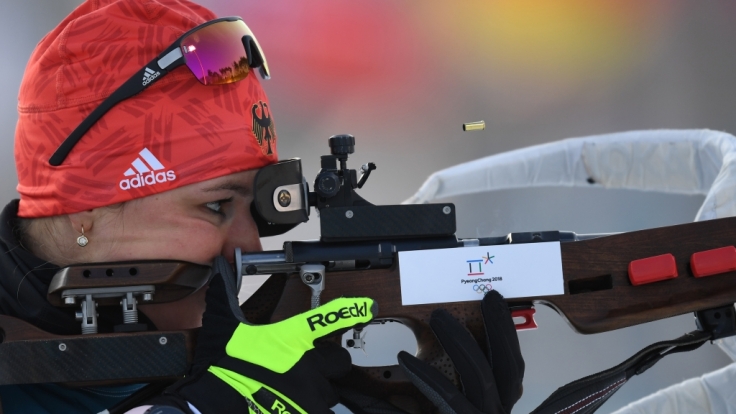 Biathletin Denise Hermann aus Deutschland in Aktion.