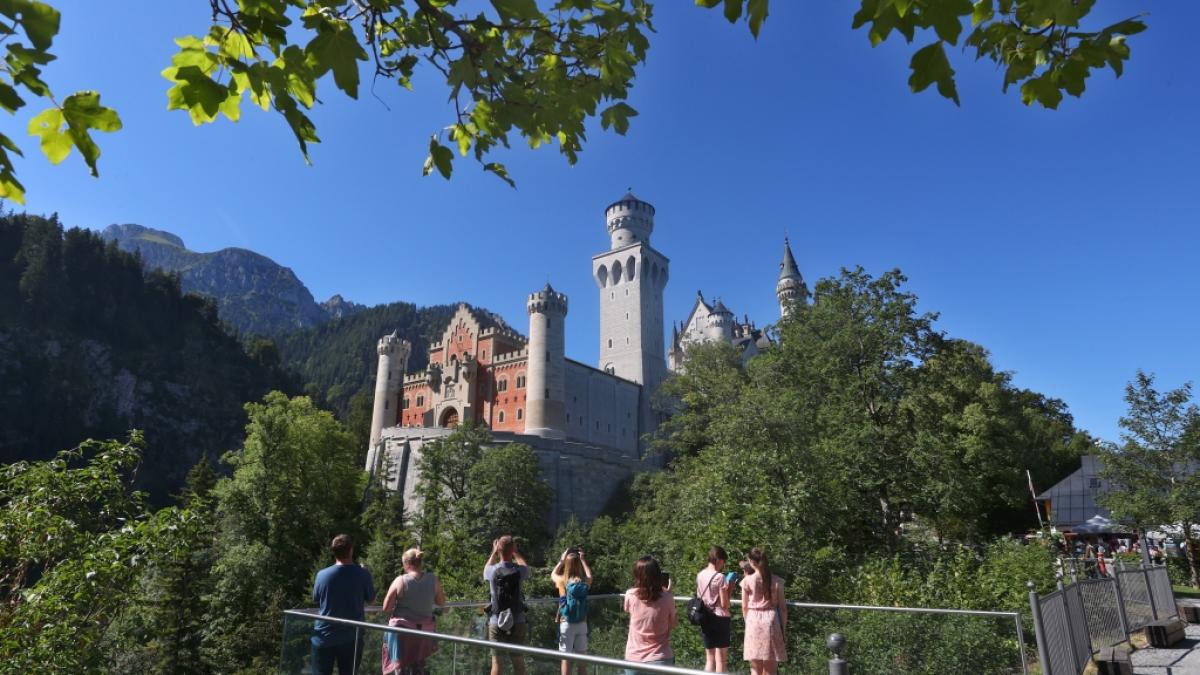 Beim Schloss Neuschwanstein hat ein Mann zwei Frauen attackiert. (Foto)