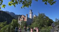Beim Schloss Neuschwanstein hat ein Mann zwei Frauen attackiert.