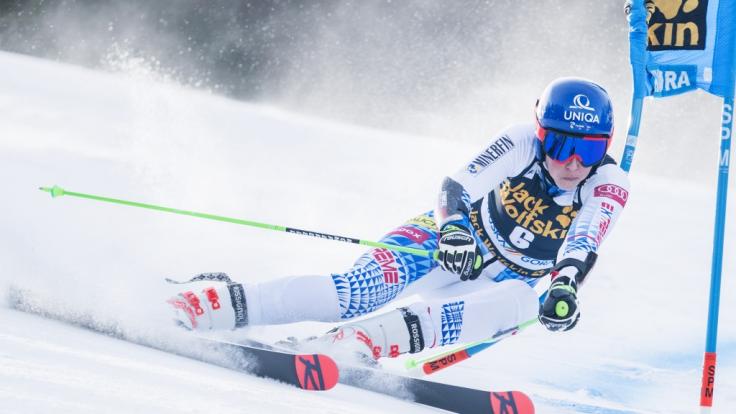 Beim Riesenslalom im Ski-alpin-Weltcup der Damen in Kranjska Gora legt sich Petra Vlhova (Slowakei) mächtig ins Zeug.