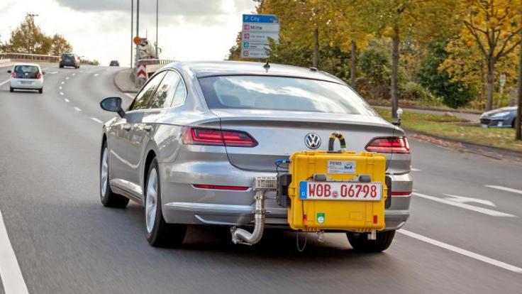 Durch den WLTP-Abgastest werden realitätsnähere CO2-Prüfwerte ermittelt. Durchschnittlich erhöht sich dadurch die Kfz-Steuer um fast 40 Prozent.
