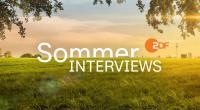 Sowohl in der ARD als auch im ZDF stehen während der parlamentarischen Sommerpause 2024 erneut wöchentliche Sommerinterviews mit Deutschlands Spitzenpolitikern und -politikerinnen auf dem Plan.