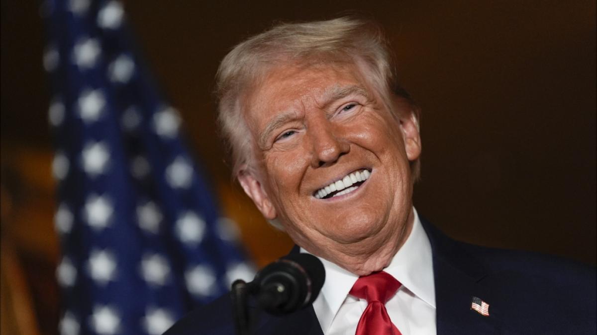 Donald Trump hat allen Grund zur Freude, denn seine Anh&auml;nger rei&szlig;en dem Ex-US-Pr&auml;sidenten sogar die h&auml;sslichsten Fanartikel zu &uuml;berteuerten Preisen begeistert aus den H&auml;nden. (Foto)