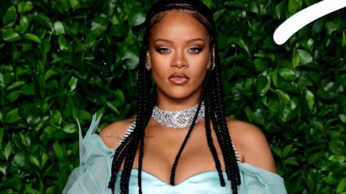 Wow-Auftritt im Spitzen-Look: Rihanna setzt einmal mehr ihre ber&uuml;hmten Kurven in Szene. (Foto)