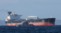 Auf einem zivilen russischen Gas-Tanker wurde erstmals schwere Bewaffnung entdeckt.
