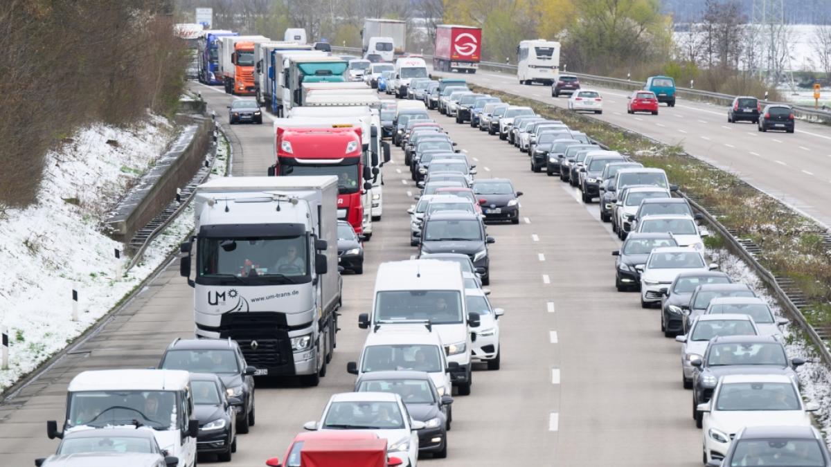 Die beginnenden Osterferien sorgen am Wochenende ab dem 8. April 2022 f&uuml;r Hochbetrieb auf Deutschlands Autobahnen. (Foto)