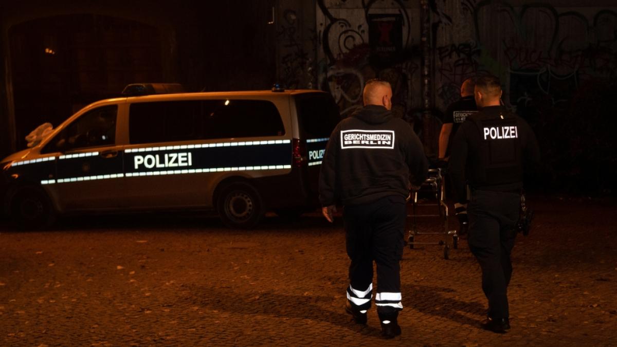 Im Monbijoupark in Berlin-Mitte ist in der Nacht zum 1. November ein 13 Jahre alter Junge bei einer Messer-Attacke t&ouml;dlich verletzt worden. (Foto)