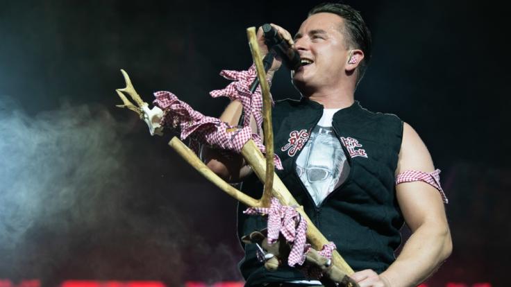 Andreas Gabalier hat sich in einem ausführlichen Video via Facebook an seine Fans gerichtet.