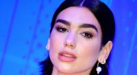 Dua Lipa klärt Fans im Mini-Kleid auf.