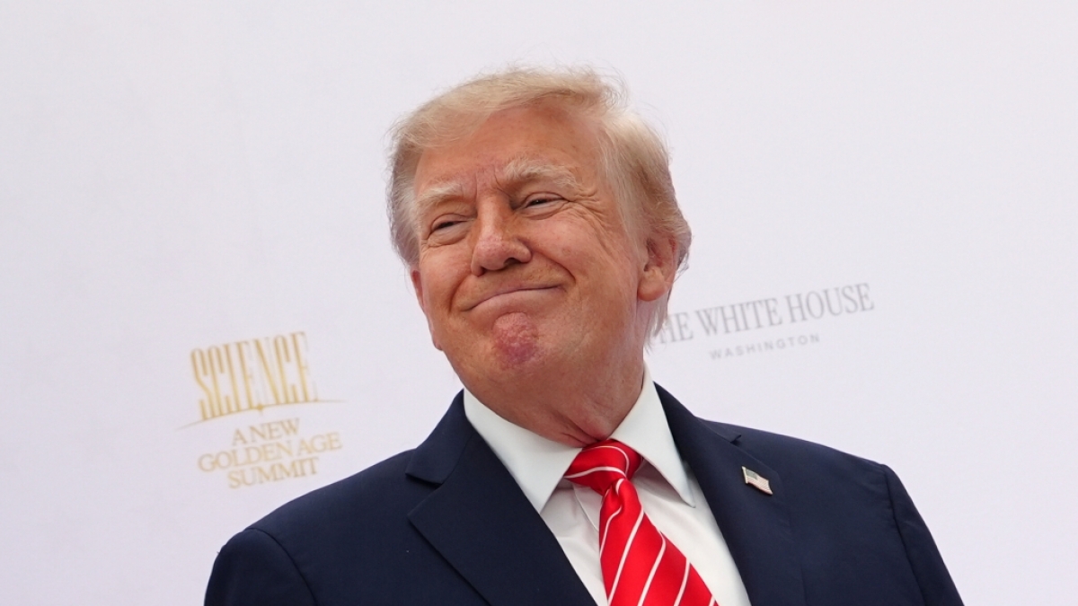 Donald Trump (Foto) k&ouml;nnte die Ex-Verlobte seines Sohnes Donald Jr. entlassen. (Foto)